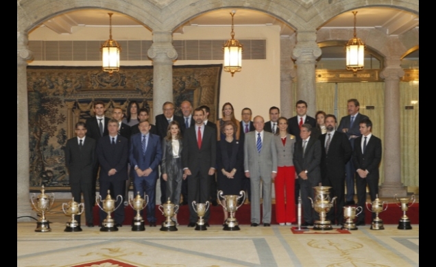 Fotografía de grupo con los premiados