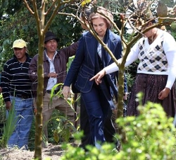 La Reina, durante su visita al proyecto de seguridad alimentaria en Cusubamba