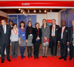 La Infanta Doña Elena en el stand de EURES, el portal europeo de la movilidad profesional