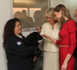 Su Alteza Real la Princesa de Asturias junto a la Duquesa de Cornualles durante su visita a la Fundación ONCE del Perro Guía