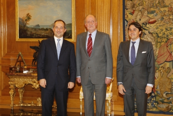 Su Majestad el Rey con Frédéric Oudéa y Donato González