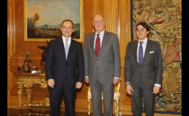 Su Majestad el Rey con Frédéric Oudéa y Donato González