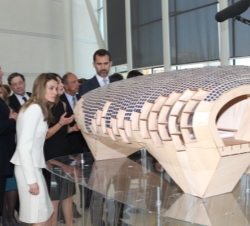 Los Príncipes de Asturias recorrieron la exposición en el Centro Isaac Rabin de Tel Aviv