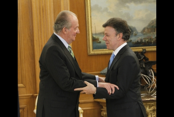 Saludo entre Su Majestad el Rey y el Presidente de Colombia en el Palacio de La Zarzuela
