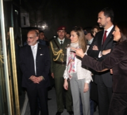 Don Felipe y Doña Letizia, durante su visita al Museo Memoria de los Mártires