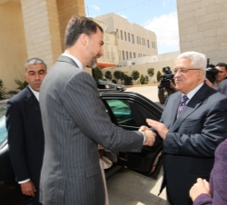 Don Felipe es recibido por el Presidente de la Autoridad Nacional Palestina
