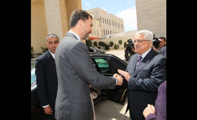 Don Felipe es recibido por el Presidente de la Autoridad Nacional Palestina
