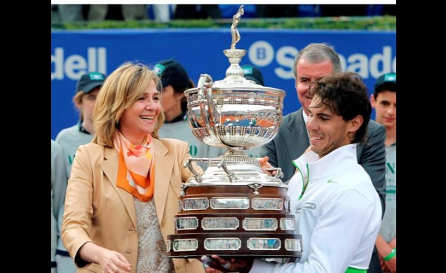 Doña Cristina entrega el trofeo de ganador a Rafa Nadal