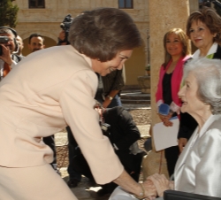 Doña Sofía conversa con Ana María Matute