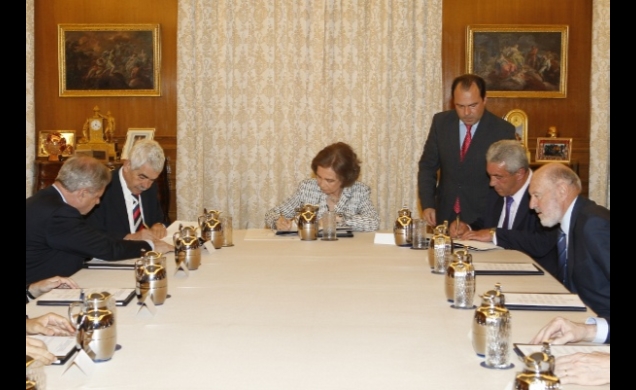 Doña Sofía, Bertino Velasco y Pasqual Maragall firman el convenio de colaboración