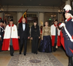 Los Reyes y la Presidenta Calmy-Rey, antes de la cena de gala