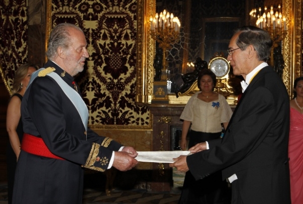 Don Juan Carlos recibe las credenciales del embajador de la República de Filipinas