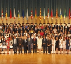 Fotografía de grupo con los miembros de la LXI Promoción de la Carrera Judicial