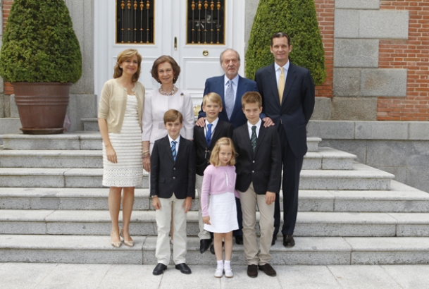 Sus Majestades junto a la familia Urdangarin y de Borbón