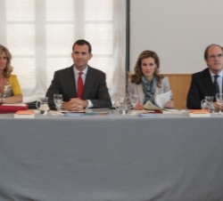 Los Príncipes, junto con la ministra de Ciencia e Innovación y el ministro de Educación