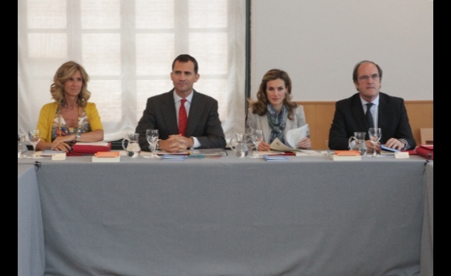 Los Príncipes, junto con la ministra de Ciencia e Innovación y el ministro de Educación