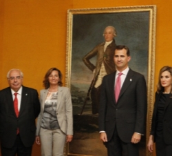 Los Príncipes, junto a un retrato de Jovellanos