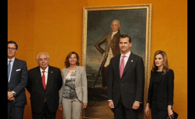 Los Príncipes, junto a un retrato de Jovellanos