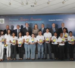 Doña Letizia junto a los premiados