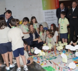 Los Príncipes visitan el Taller Infantil de Creatividad