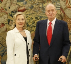 Su Majestad el Rey junto a la secretaria de Estado de los Estados Unidos, Hillary Rodham Clinton