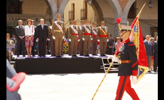 Don Felipe, acompañado por el resto de autoridades, en la tribuna