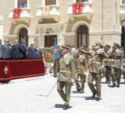 Durante el desfile de los nuevos Oficiales