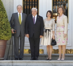 Sus Majestades los Reyes, junto al Sr. Ricardo Martinelli y su esposa, Sra. Marta Linares de Martinelli