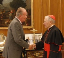 Su Majestad el Rey recibe el saludo de monseñor Antonio María Rouco Varela