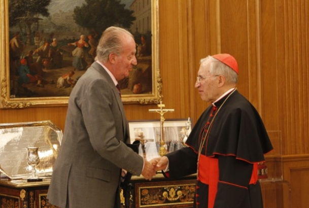 Su Majestad el Rey recibe el saludo de monseñor Antonio María Rouco Varela