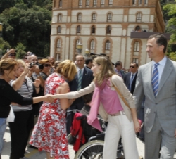 Sus Altezas a la llegada al acceso del Museo de Montserrat