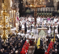 Vista general de la Catedral de San Esteban antes del comienzo de la ceremonia religiosa