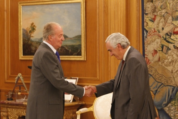 Su Majestad el Rey recibe el saludo del Presidente del Consejo Económico y Social