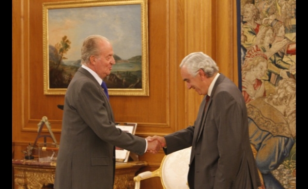 Su Majestad el Rey recibe el saludo del Presidente del Consejo Económico y Social