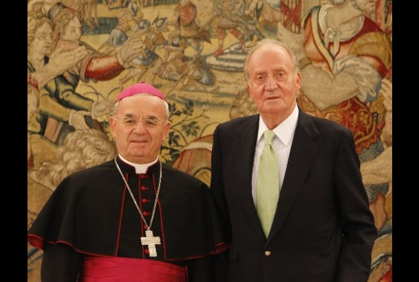 Don Juan Carlos junto a Monseñor Renzo Fratini