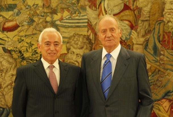 Don Juan Carlos con el presidente de la AEB, Miguel Martín
