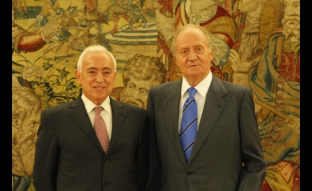 Don Juan Carlos con el presidente de la AEB, Miguel Martín