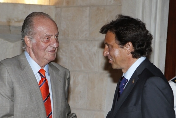 Don Juan Carlos con el alcalde de Palma