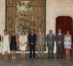 Fotografía de grupo con la Mesa y Junta de Portavoces del Parlamento