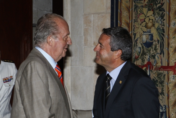 Don Juan Carlos con el presidente del Parlamento de las Illes Balears