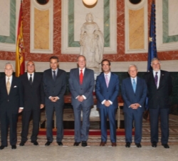Su Majestad el Rey, el presidente del Gobierno, los presidentes del Congreso y del Senado, el presidente del Tribunal Supremo y del Consejo General de