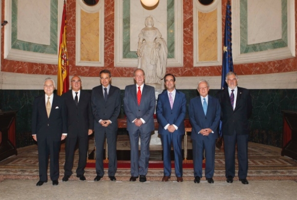 Su Majestad el Rey, el presidente del Gobierno, los presidentes del Congreso y del Senado, el presidente del Tribunal Supremo y del Consejo General de