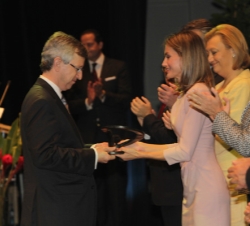 La Princesa hace entrega del Galardón en la Categoría Ciencia a Joan Massagué