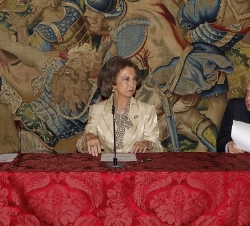 Doña Sofía junto a la ministra de Sanidad, Leire Pajín, el presidente de la Fundación de Ayuda Contra la Drogadicción, JoséÁngel Sánchez Asiaín en la 