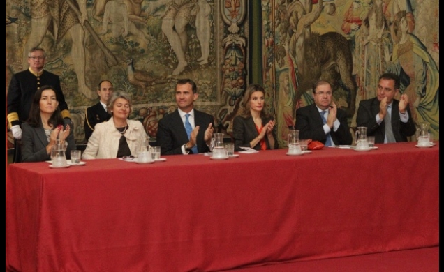 Sus Altezas Reales los Príncipes de Asturias en la mesa presidencial