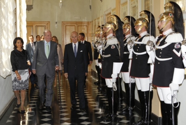 Su Majestad el Rey a su llegada al Palazzo Grimaldi della Meridiana