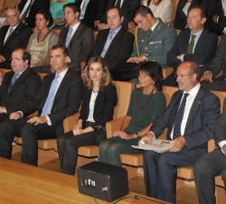 Sus Altezas Reales los Príncipes de Asturias durante una de las ponencias