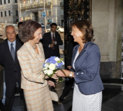 Su Majestad recibió el saludo de la presidenta de UNICEF-Comité Español, Consuelo Crespo