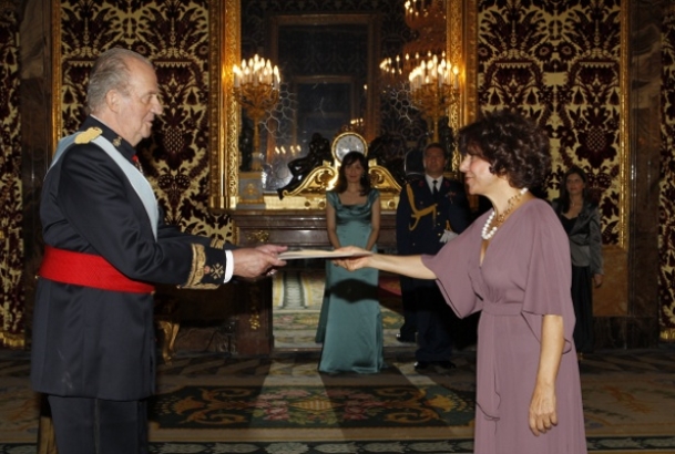 Su Majestad el Rey recibe la credencial de la embajadora de la República de Turquía