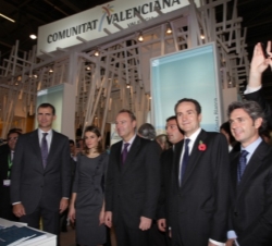 Don Felipe y Doña Letizia en el expositor de Valencia